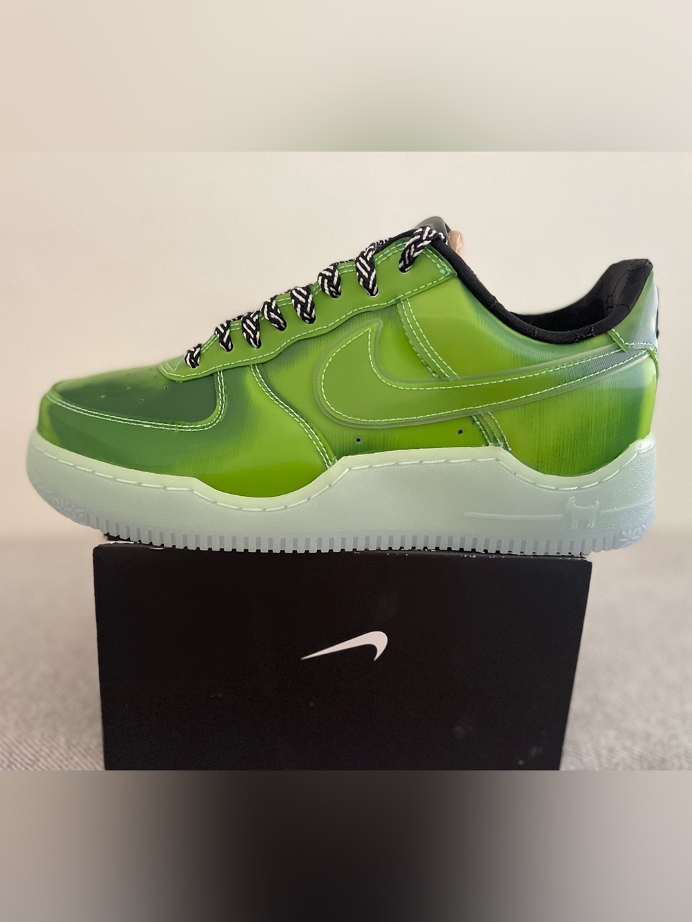 Size 8.5 - Nike Air Force 1 Premium LeBron James LA Voltage Green IQ5368-300 NEW